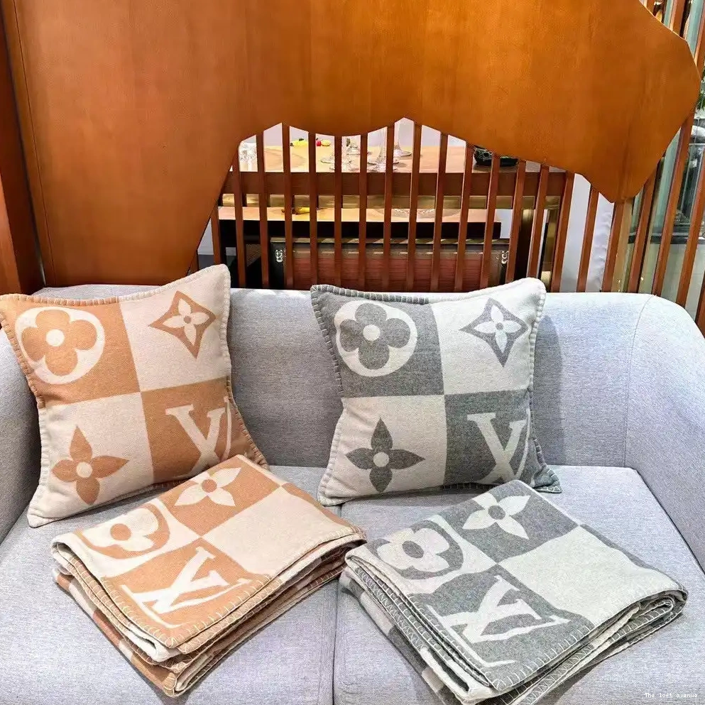 PILLOW CUSTOM THROW LV WOOL CHECKMATE 0630
